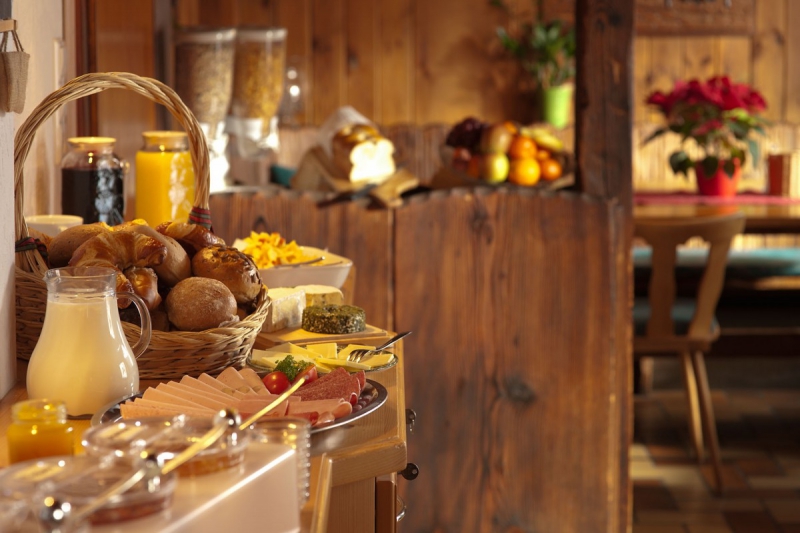 brasserie-ESPARRON-min_breakfast_buffet_food_restaurant_meal_hotel_plate_fresh-718745